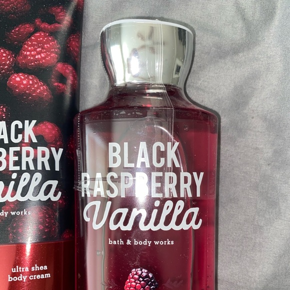 Black raspberry vanilla bath and body works set - Picture 3 of 4